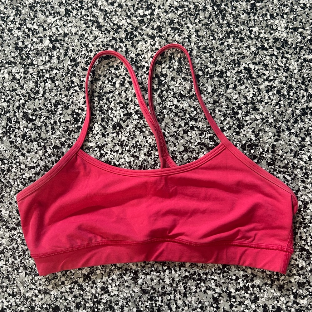 LULULEMON WOMENS CORAL PINK SPORTS BRA IN SIZE 8, PERFECT CONDITION